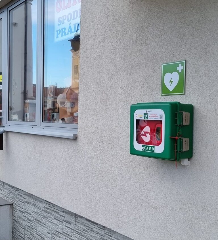 Krupina: Na budove domu služieb osadili defibrilátor