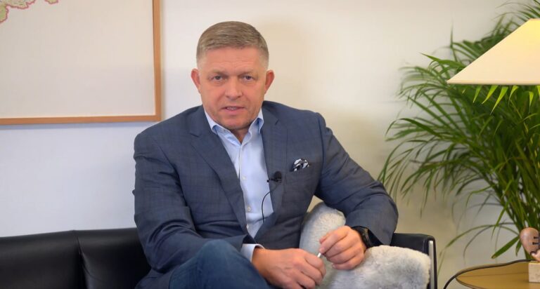 Fico hovorí, že radšej budeme EÚ platiť, akoby sme mali povinne prijímať migrantov. Smer dopláca na chyby vlastnej politiky