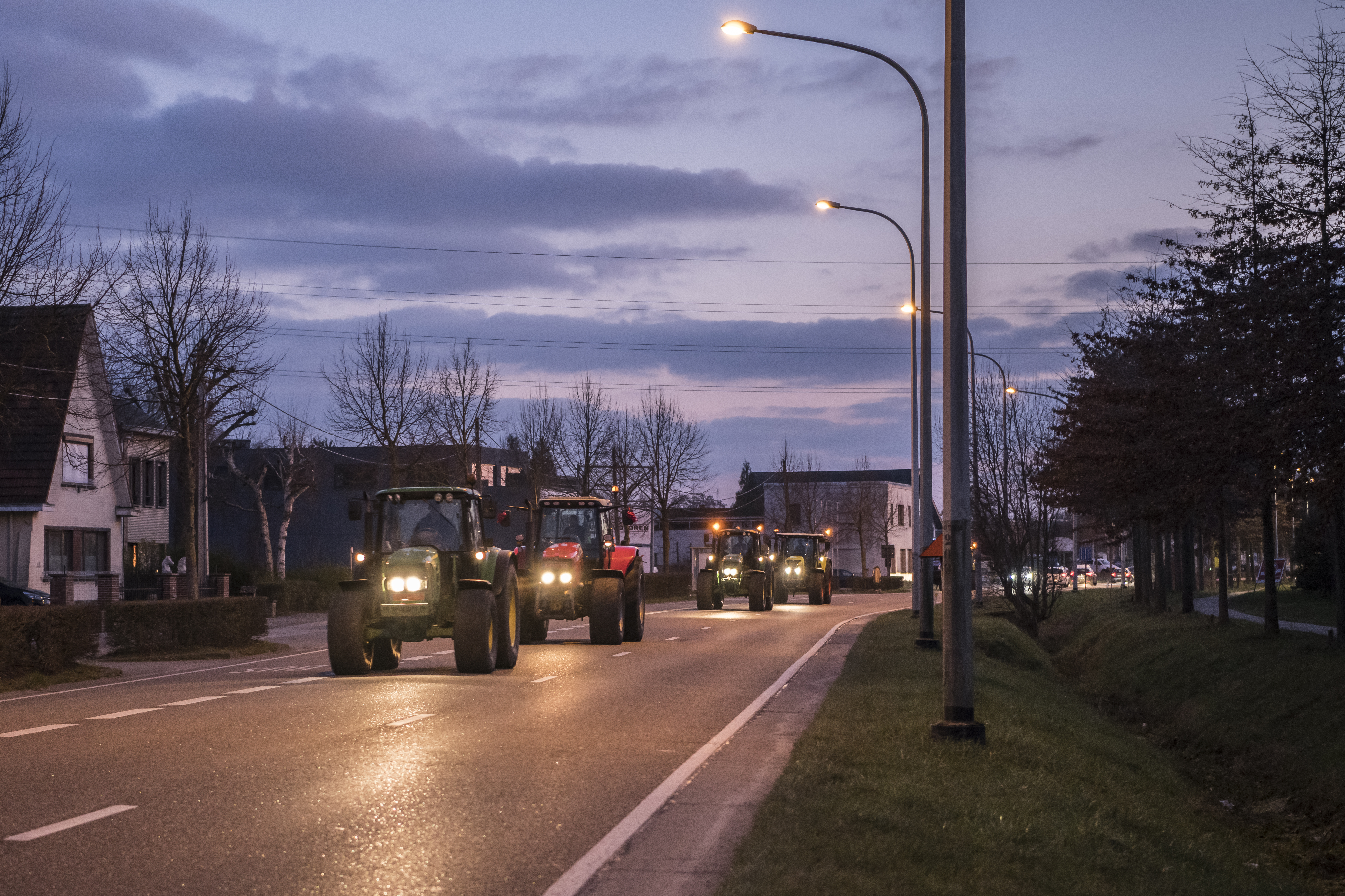 Protesty spomalia dopravu v meste, niektorým uliciam sa radšej vyhnite