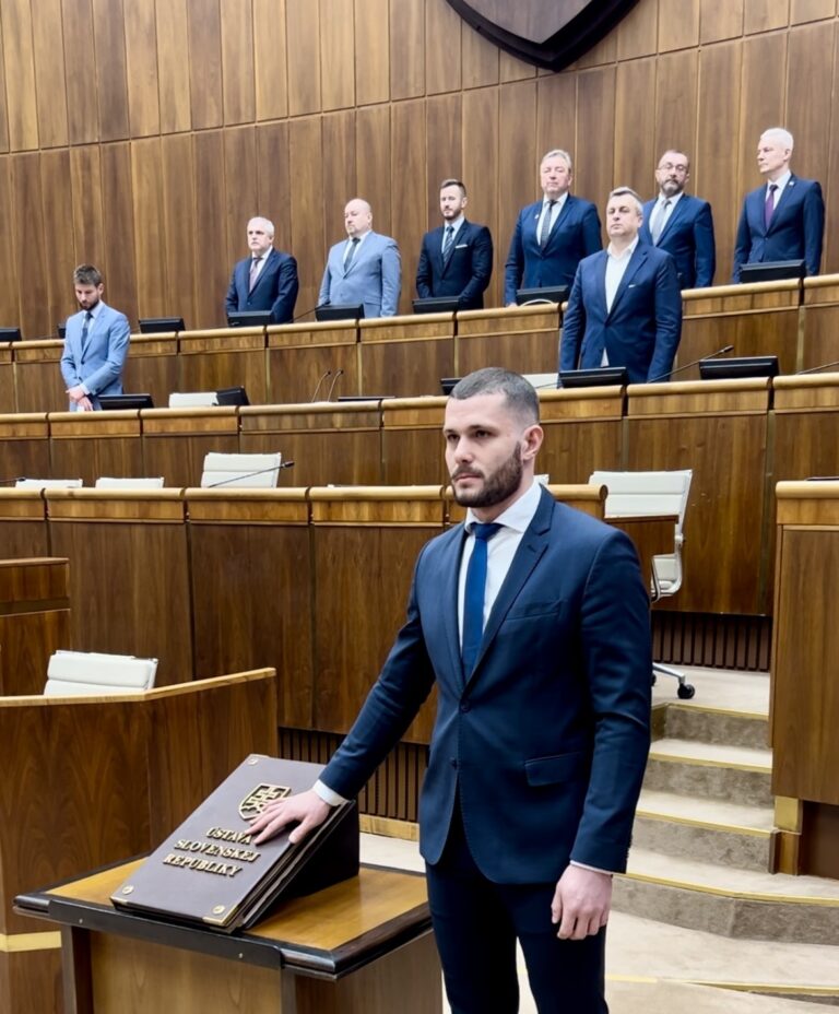 Výbor pre obranu a bezpečnosť má nového predsedu. Glück nahradil Gašpara