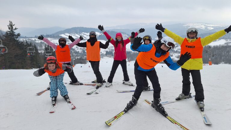 Lyžiarsky výcvik ZŠ Nábrežná z Kysuckého Nového Mesta. FOTO: Pavol Konštiak
