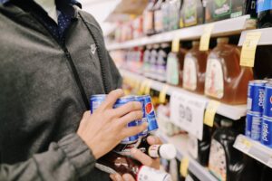 Nákazlivá nečestnosť: Štúdia ukazuje, že korupčné škandály zvyšujú mieru krádeží