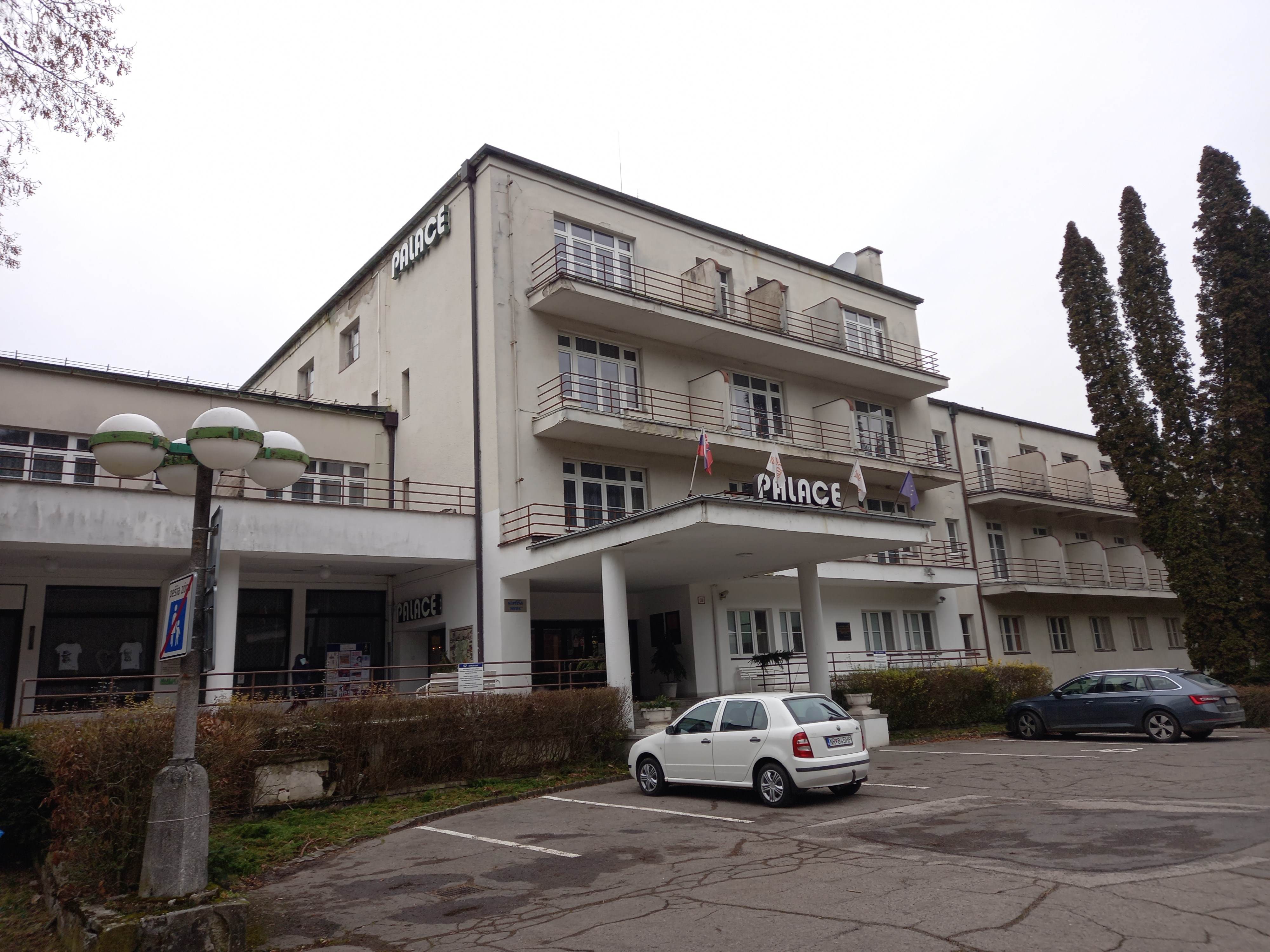 Bývalé vedenie ministerstva hospodárstva avizovalo veľkolepú obnovu Kúpeľov Sliač. Dnes je realita úplne iná