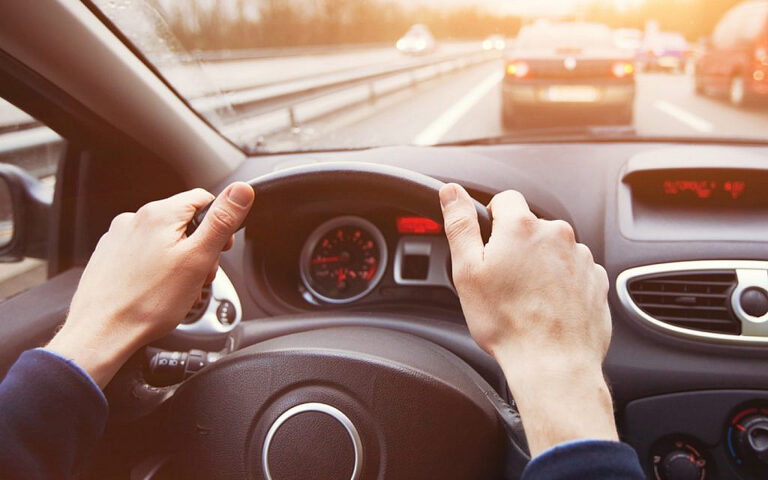 Obmedzenia, ktoré nepotešia hlavne mladých vodičov. EÚ chce nimi bojovať proti úmrtiam na cestách