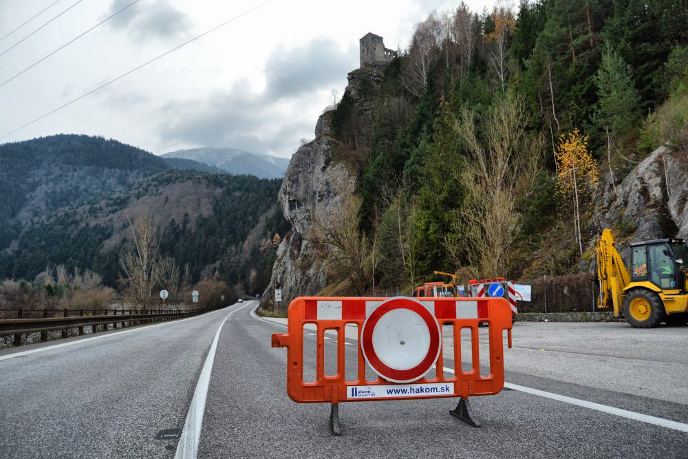 Cesta pod Strečnom bude dnes spomalená