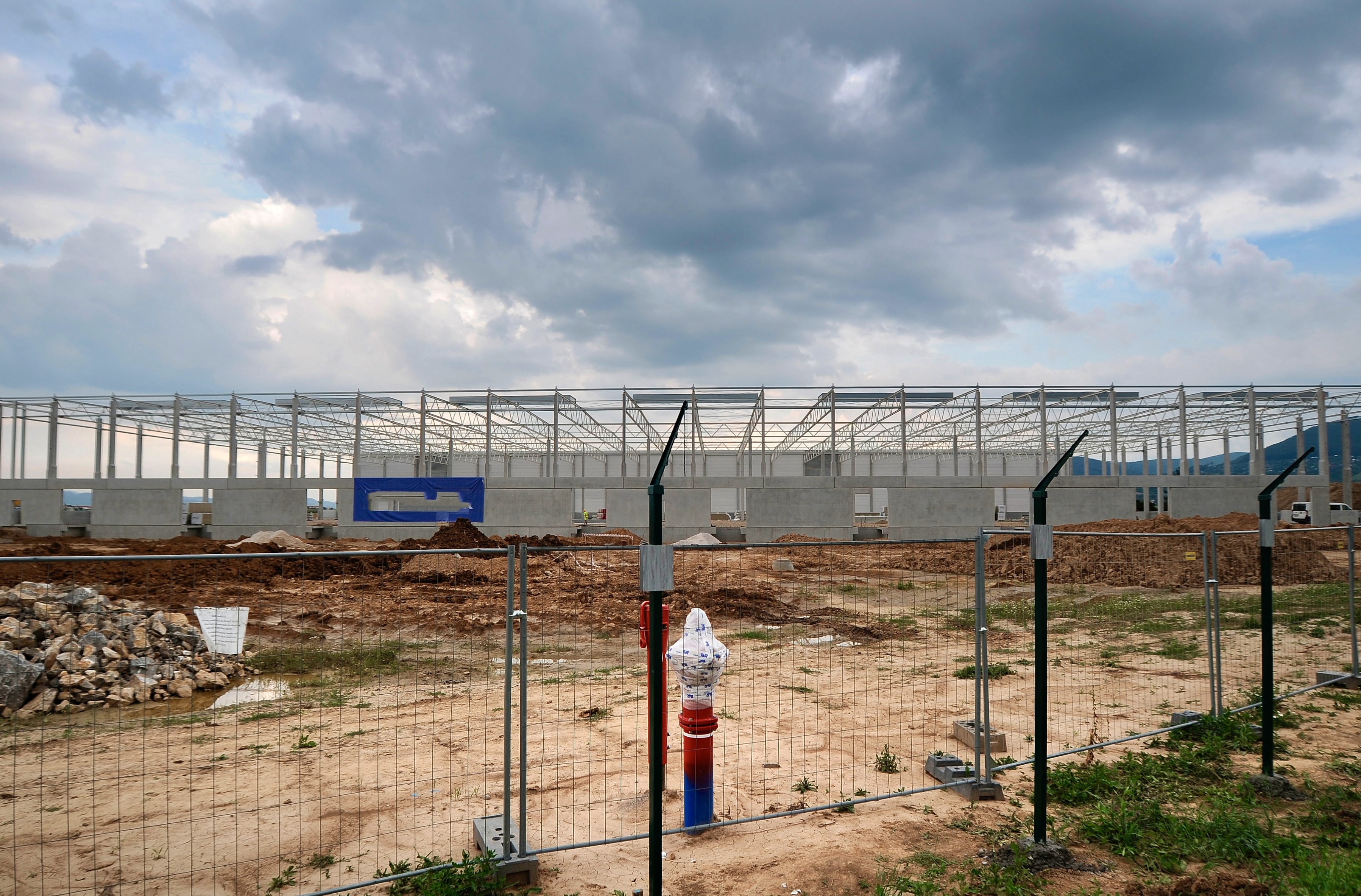 Investičný potenciál Trenčianskeho kraja rastie. Nové podniky dávajú ľuďom prácu, no berú úrodnú pôdu