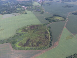 Do záchrany vzácneho Halovho močiara sa zapojili aj Csongor Kassai a Szidi Tobias