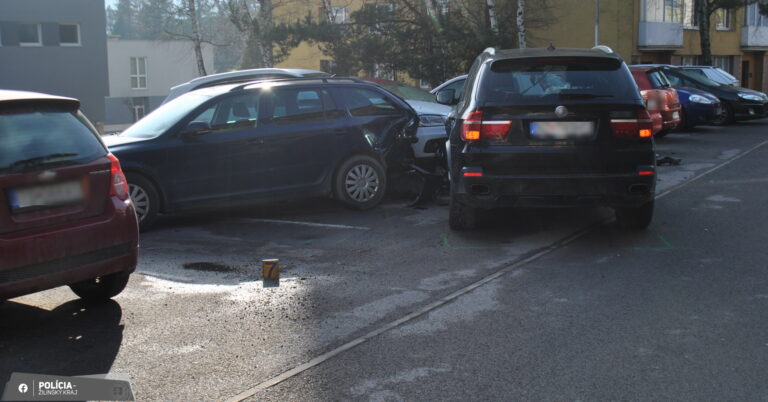 Opitá mladá žena za volantom. Vrazila do piatich áut