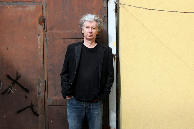 Rozdelili sme sa na tábory a opačný názor vytláčame, ak máme moc, financie, alebo mediálny vplyv, opisuje Giertl