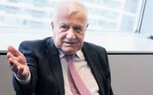 Klaus na oslavách Dňa zvrchovanosti Slovenskej republiky: V Česku mi podobné udalosti chýbajú