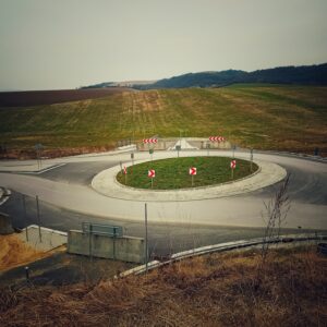 Kruhový objazd Gregorovce – čierna stavba kraja. Kto mal najväčší záujem ho postaviť?