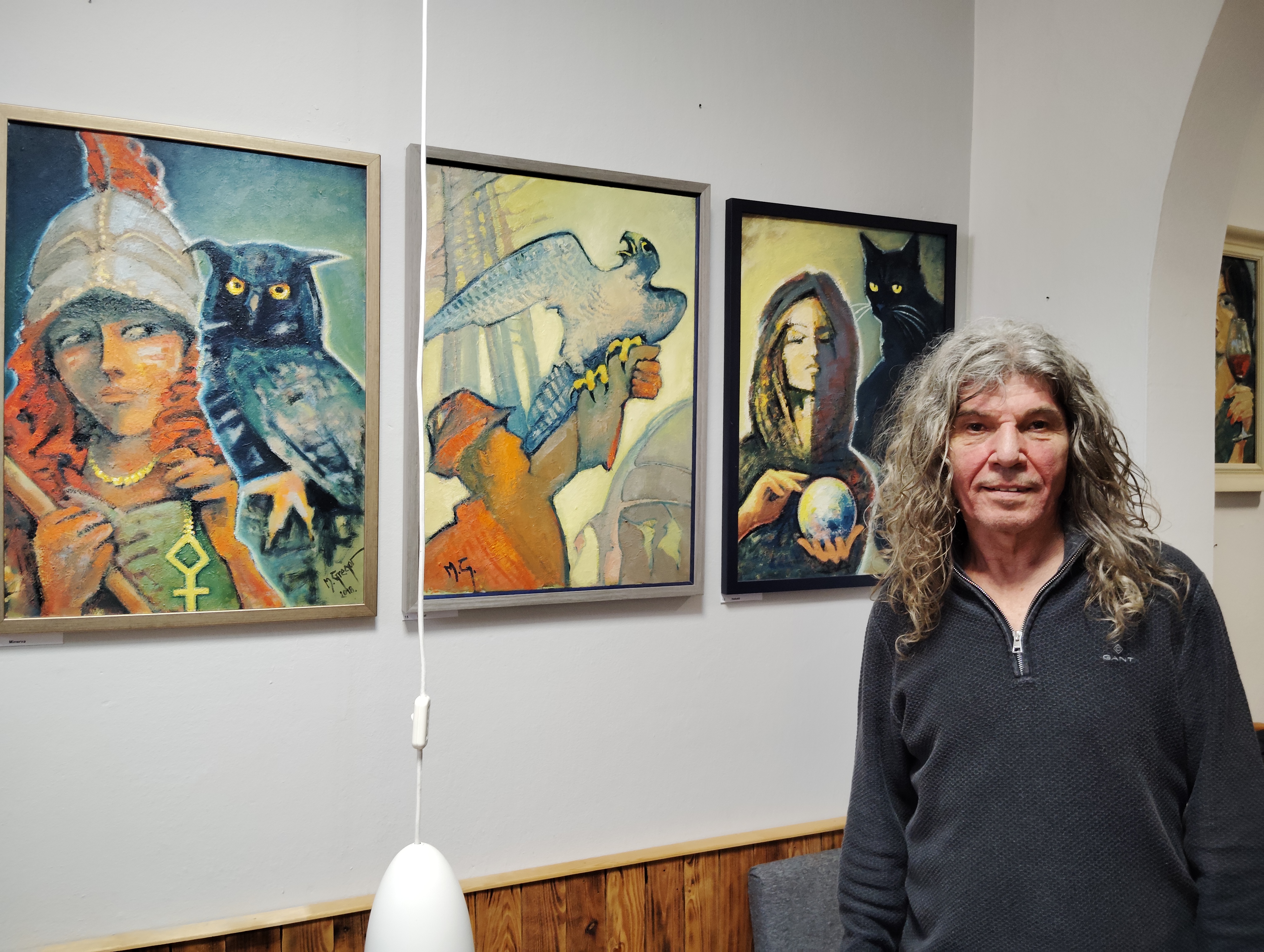 Video: K olejomaľbe sa dostal omylom, dnes tvorí krásne diela. Spájajú ich silné príbehy