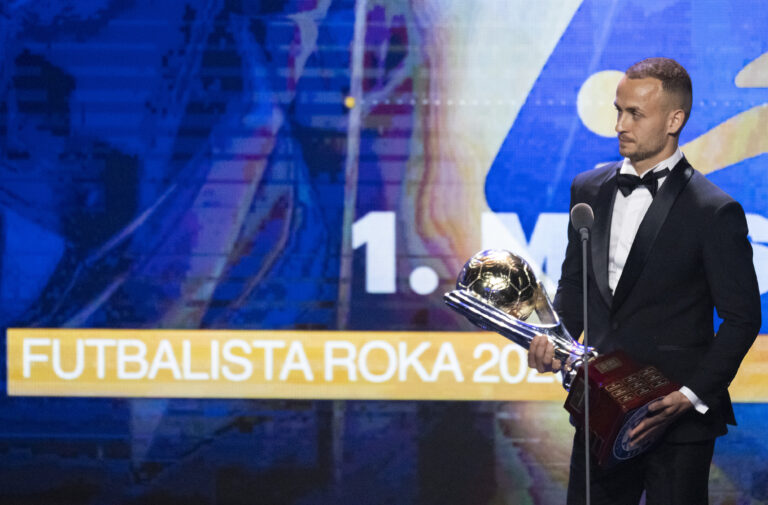 Futbalistom roka 2023 je Stanislav Lobotka. Vyhral pred Hanckom a Škriniarom