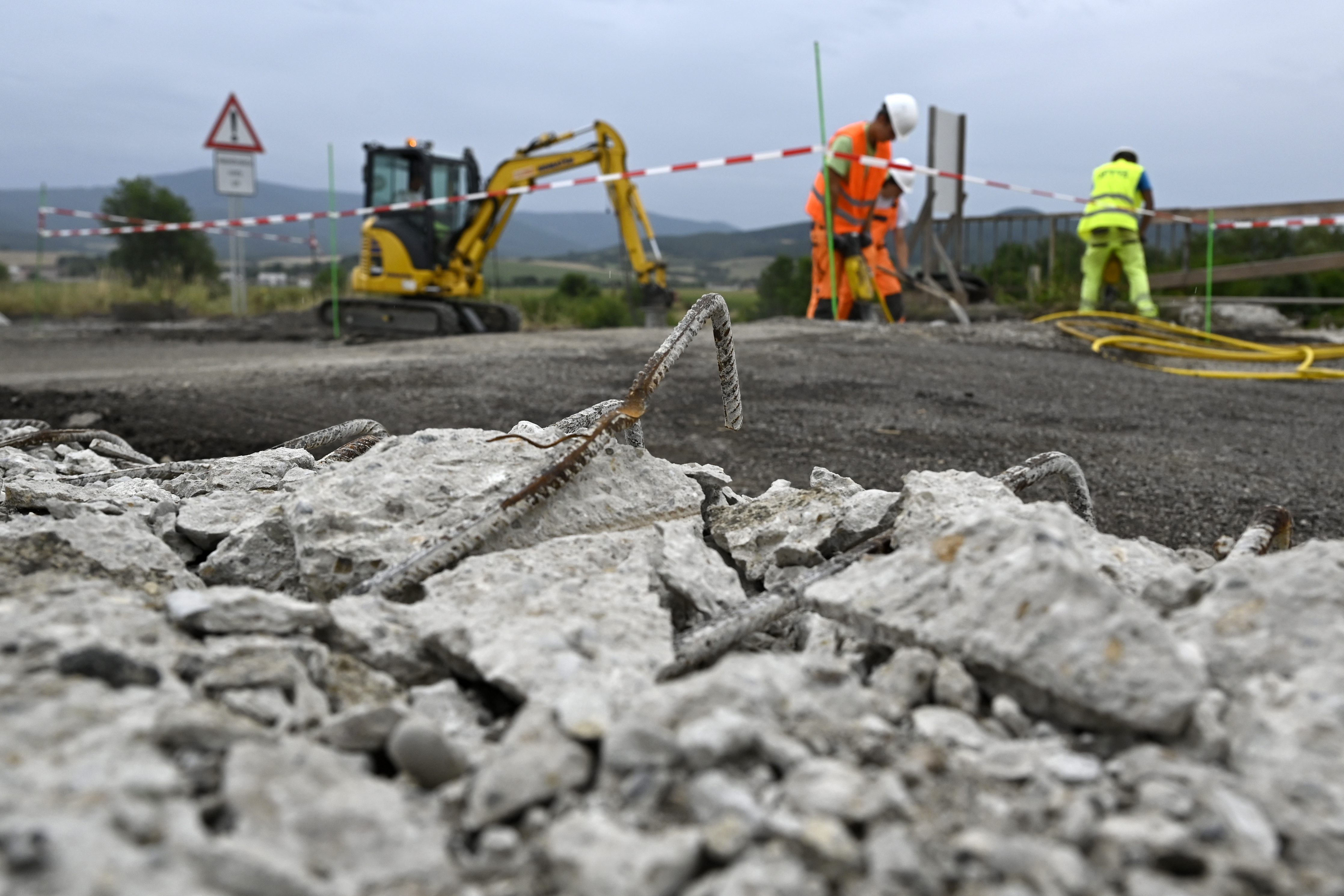 Foto: Nekonečný príbeh? Rekonštrukcia panelovej cesty pri Trenčíne sa môže opäť predĺžiť