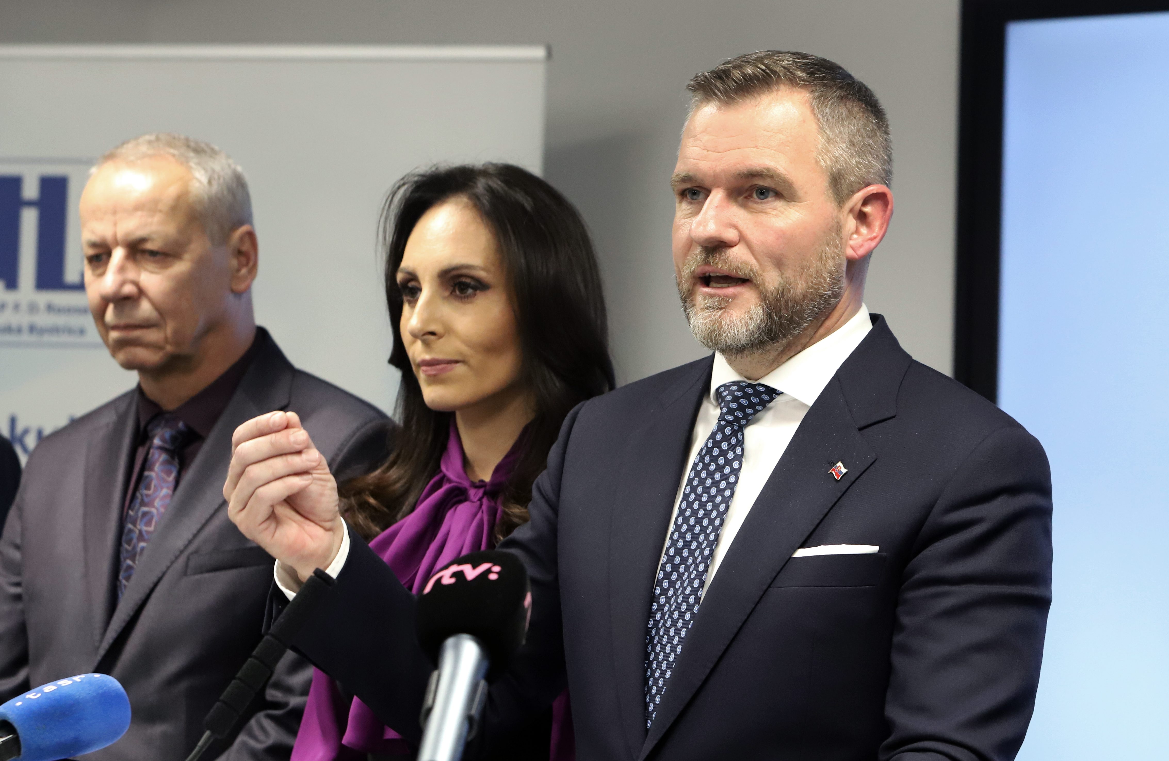 Viac ako dvanásťtisíc ľudí v petícii vyzýva Pellegriniho, aby zastavil transsexuálnu revolúciu