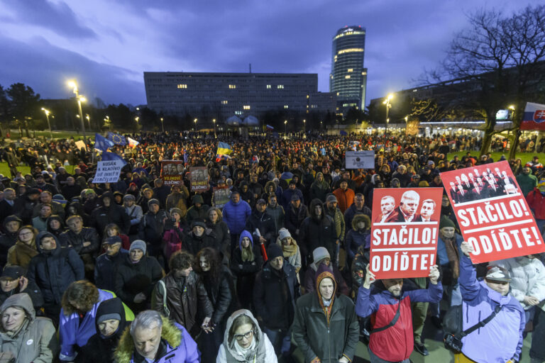 Budúci týždeň odštartujú protivládne protesty. Témou oboch bude odstúpenie Šimkovičovej