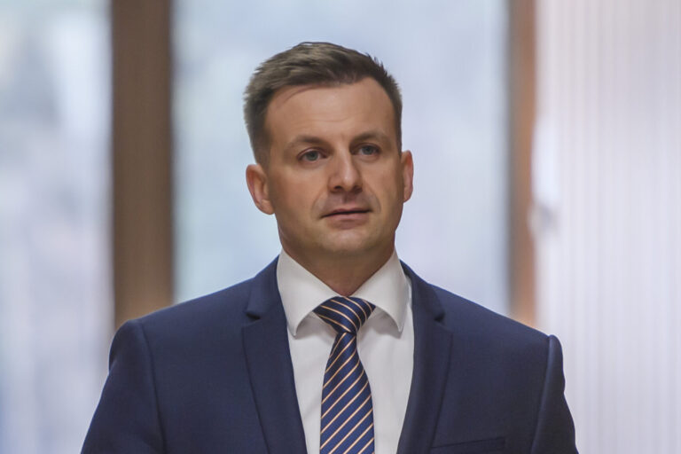 Špeciálna prokuratúra obvinila šéfa Úradu vlády Gedru, župana Trnku aj exposlanca Gyimesiho