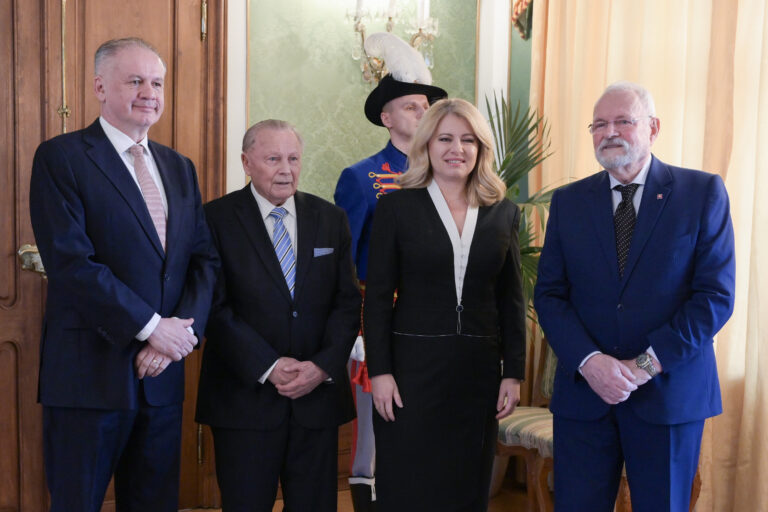 Andrej Kiska (zľava), Rudolf Schuster, Zuzana Čaputová, Ivan Gašparovič. Foto: Pavel Neubauer/TASR
