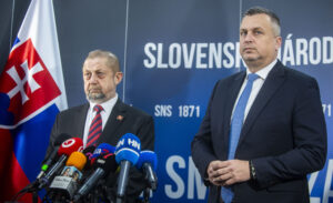 Andrej Danko sa vzdal kandidatúry v prospech Štefana Harabina