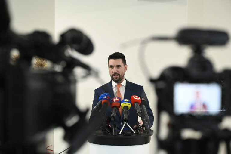 Zdechovský podľa Takáča manipuluje a uráža Slovenskú republiku