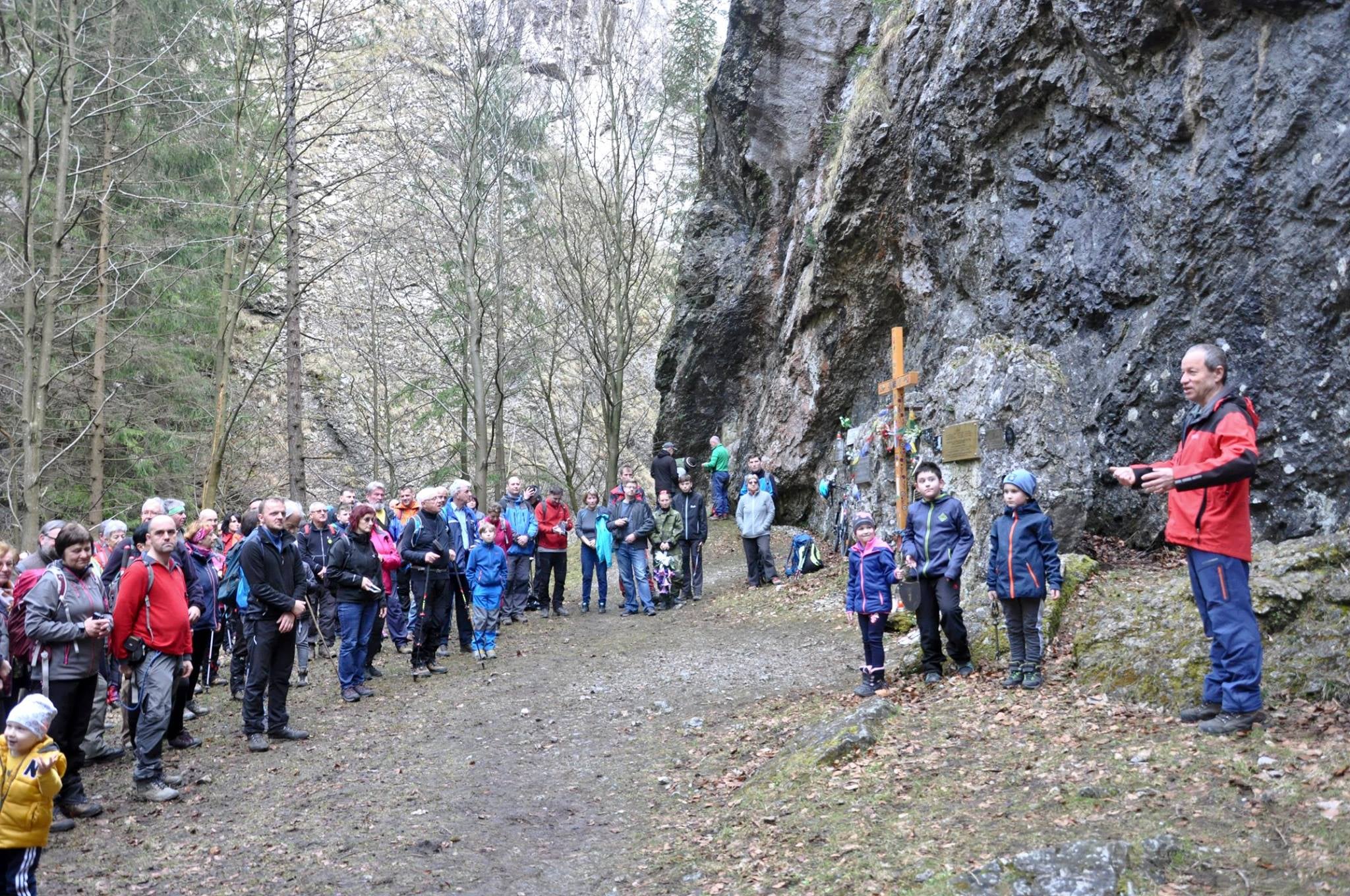 Turisti symbolicky odomknú Manínsku úžinu. Vzdajú hold tým, ktorí zahynuli v horách