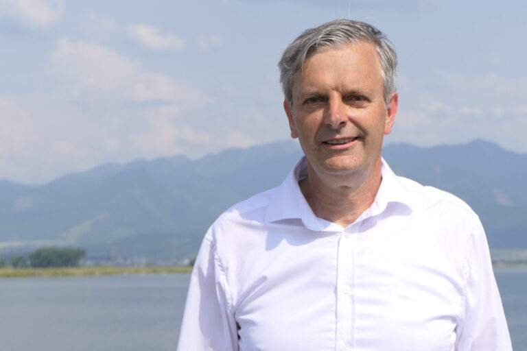 Opozícia kritizuje koalíciu za neúčasť poslancov na kľúčovom výbore