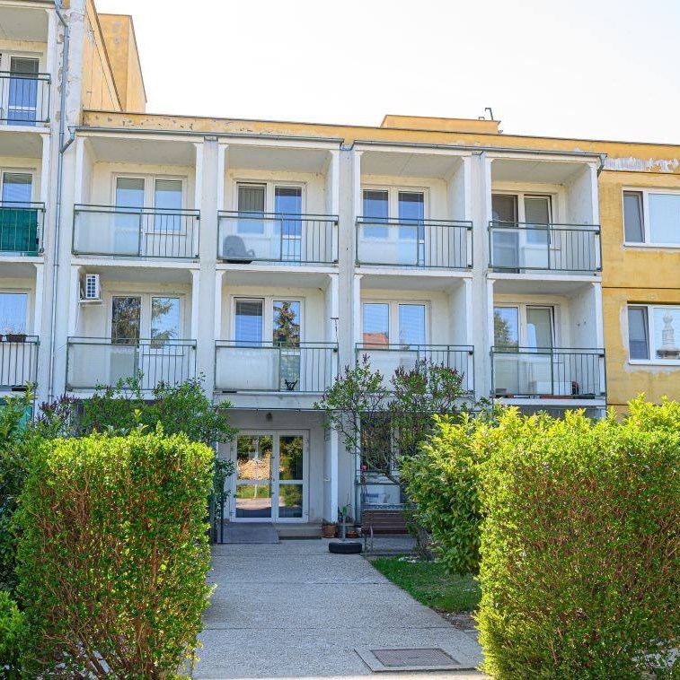 Vyšetrovanie úmrtí počas pandémie v pezinskom centre sociálnych služieb ešte neukončili. Aký je dôvod?