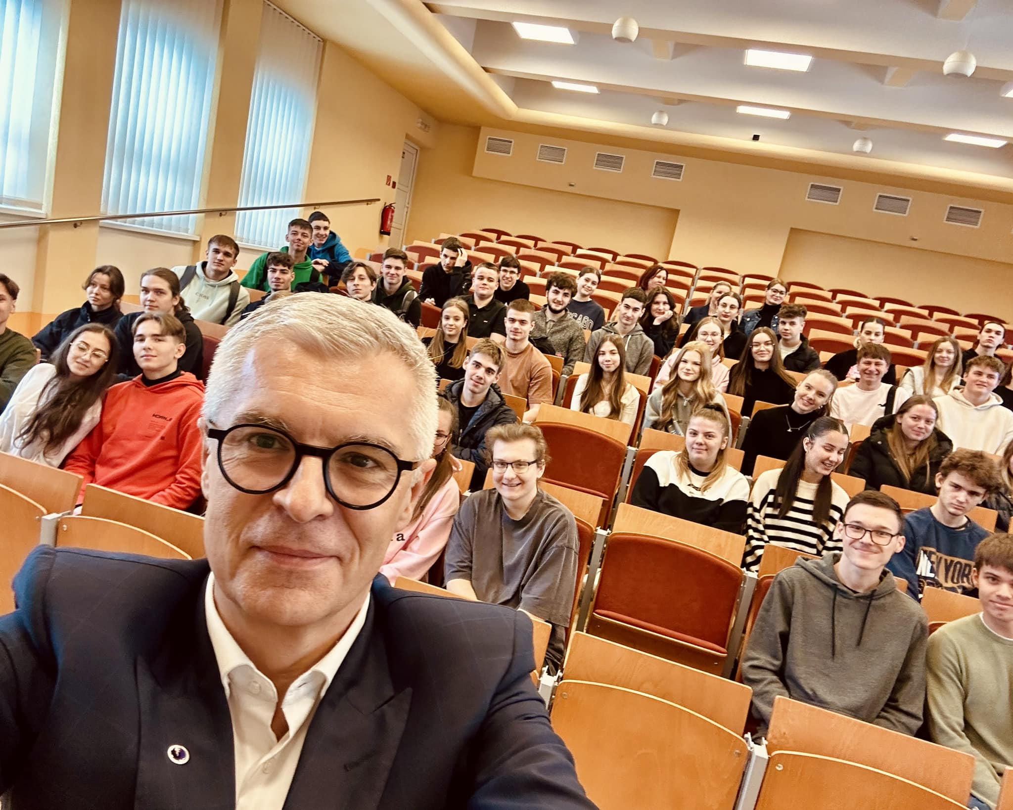 Prezidentské voľby: Stávkari majú o víťazovi jasnejšiu predstavu než prieskumy