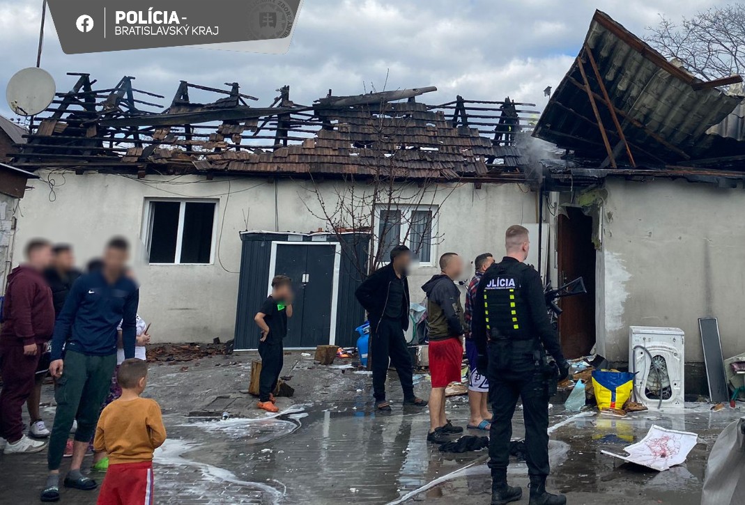 V Plaveckom Štvrtku horeli rodinné domy, k zraneniu osôb nedošlo