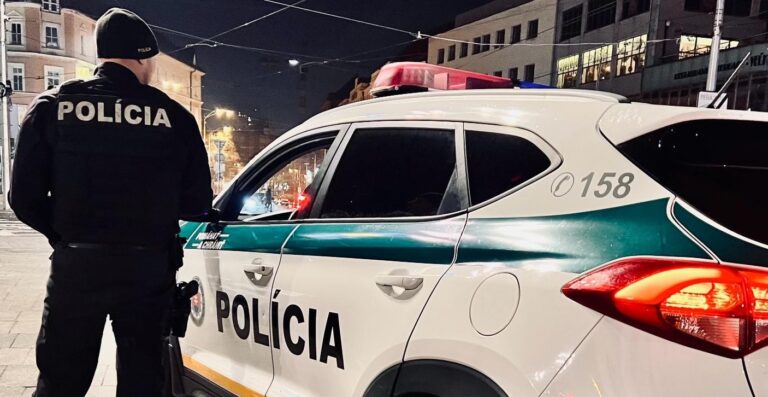 Počas silvestrovských osláv bude v uliciach posilnený policajný dohľad