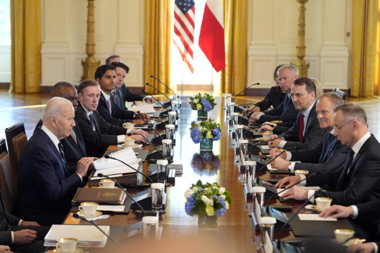 Poľský premiér Donald Tusk a prezident Andrzej Duda sa v Bielom dome stretli s americkým prezidentom Joeom Bidenom. Foto: TASR/AP