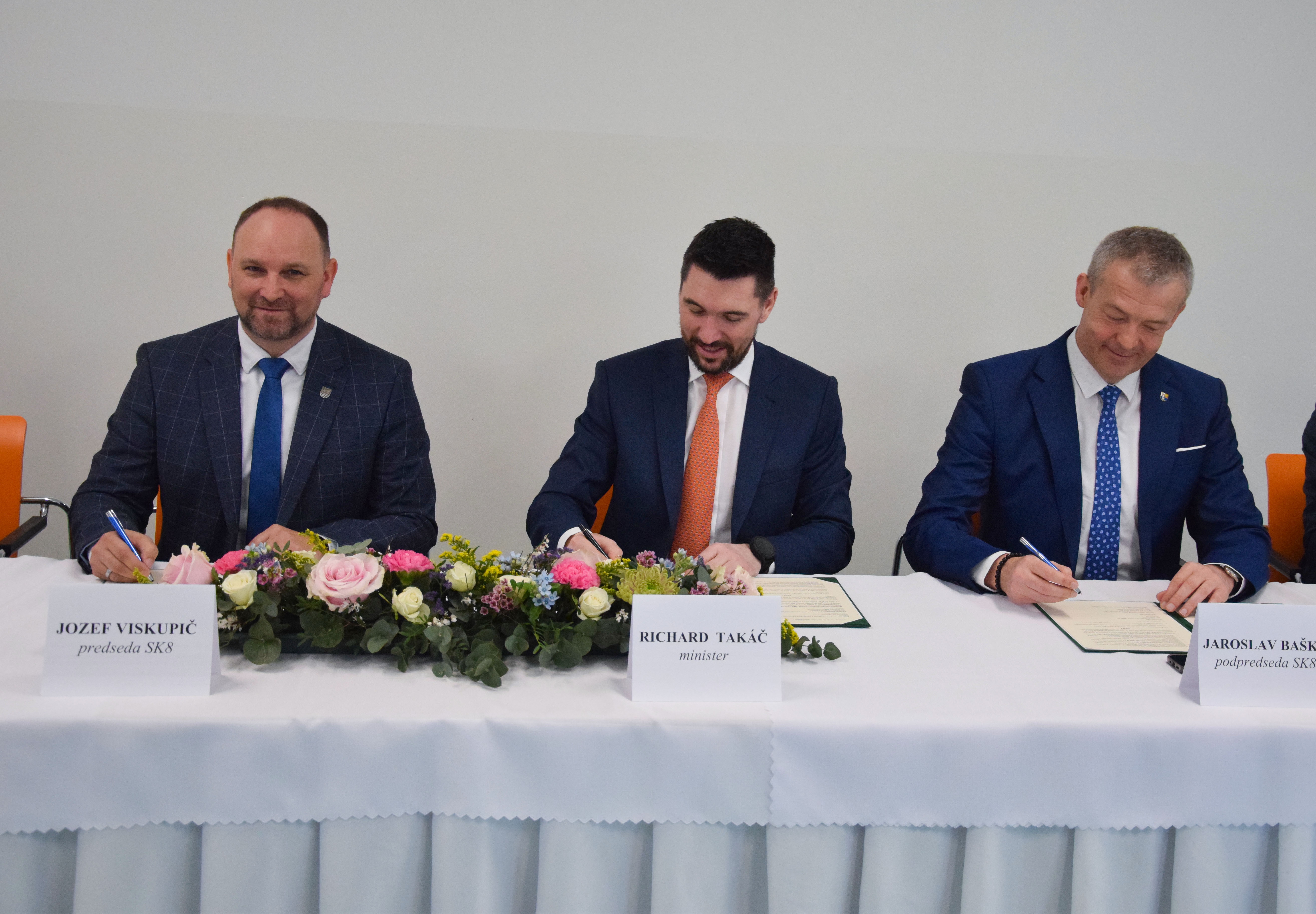 Video: Nový vietor do slovenského poľnohospodárstva. Agrorezort predstavil unikátny projekt