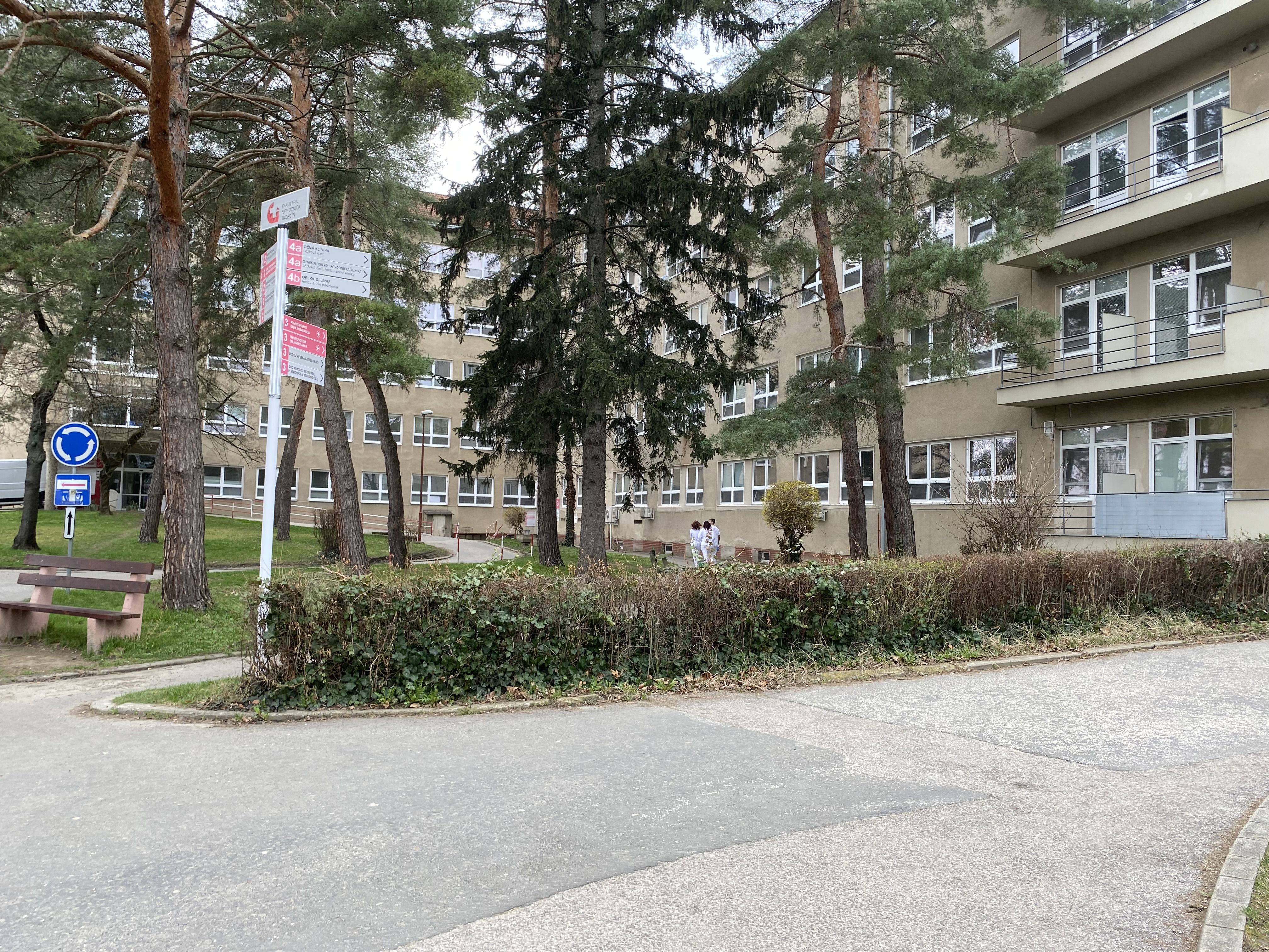 Trenčianska nemocnica sa ocitla na chvoste rebríčka kvality služieb. Čo na to vedenie?