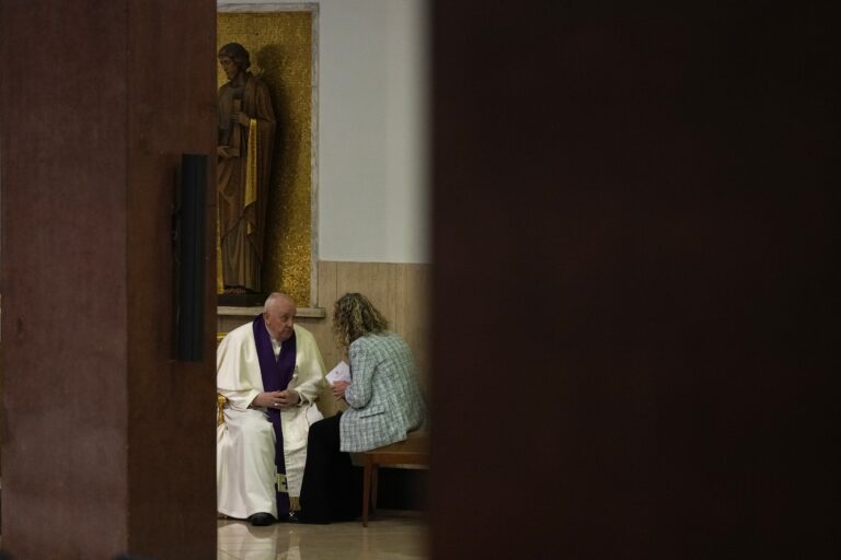 Washington ide po kňazoch: Buď zradia vieru, alebo porušia zákon