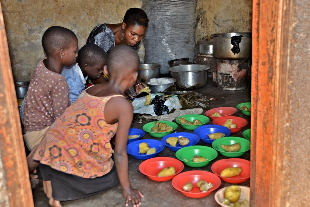 Príprava obeda. Foto: archív VL