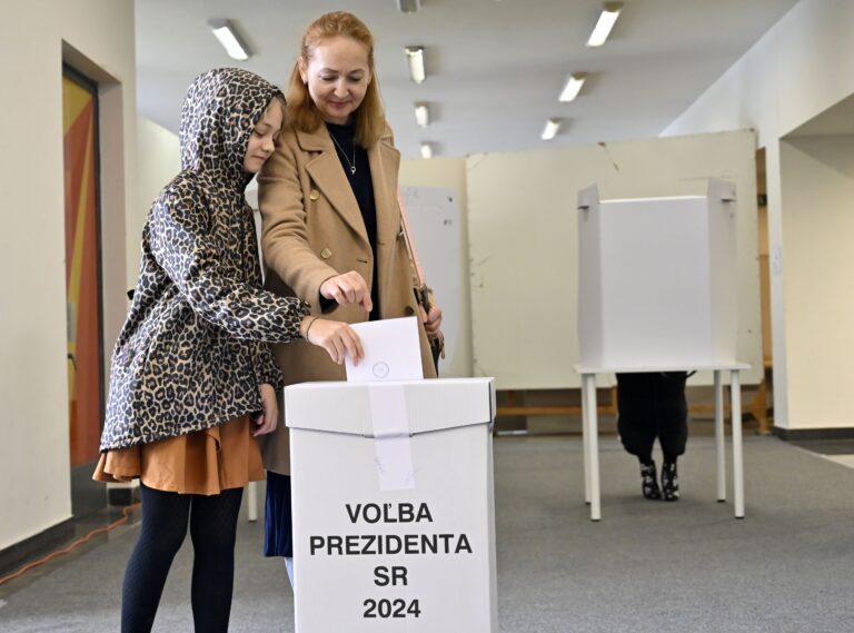 Účasť v prvom kole volieb bola druhá najvyššia v histórii. Nízke čísla zaknihovali maďarské bašty