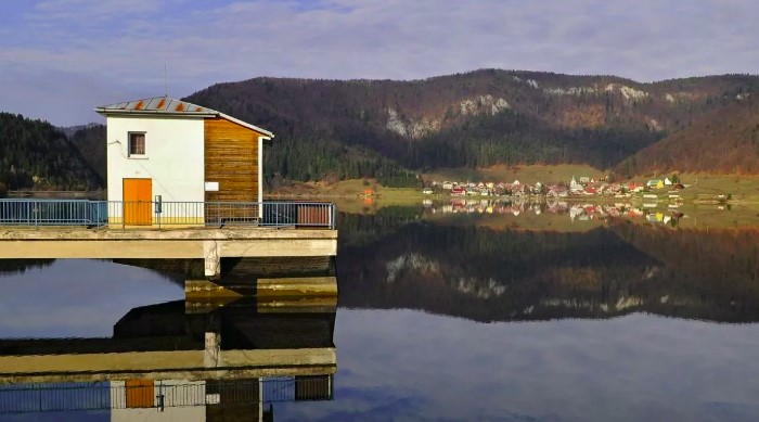 Nešťastie na východe. Autobusára, ktorý jazdil opitý a zamkol cestujúcich, našli utopeného