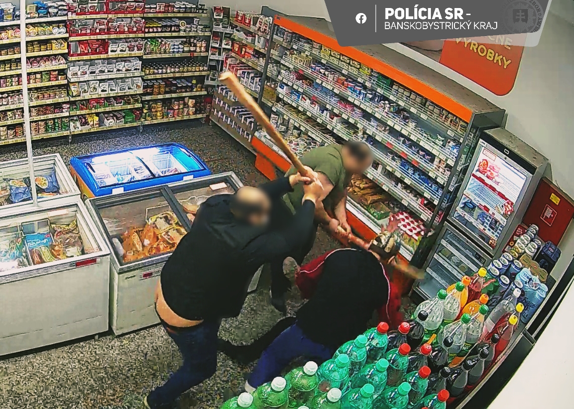 Trojicu, ktorá v Lubeníku brutálne napadla muža, budú stíhať väzobne