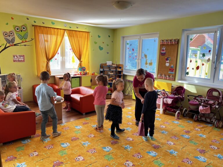 Škôlkari sa po obede sťažovali na bolesti, skončili v nemocnici