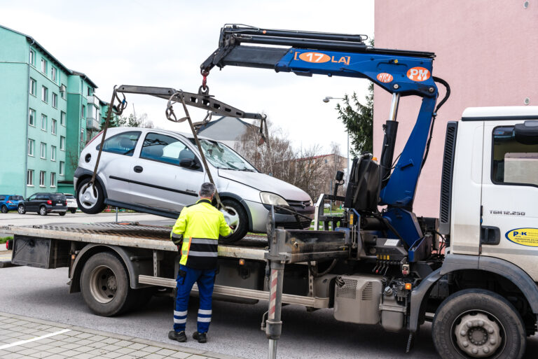 Z ulíc Pezinka zmiznú autovraky. Mesto začalo s ich odstraňovaním