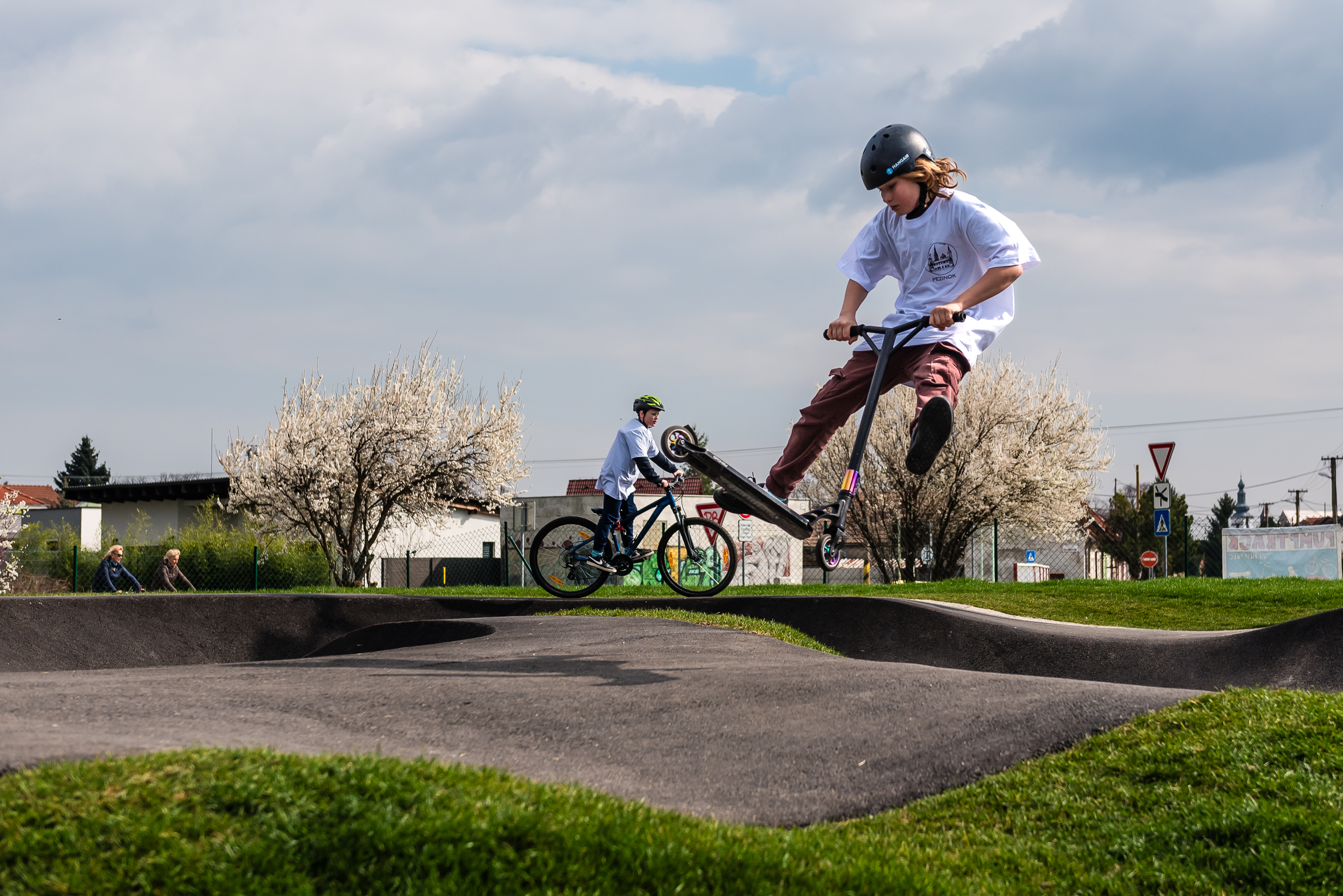 V Pezinku sa tešia novej pumptrackovej dráhe