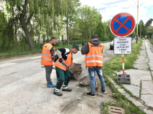 Čaká ich čistenie 160 kilometrov ciest a chodníkov