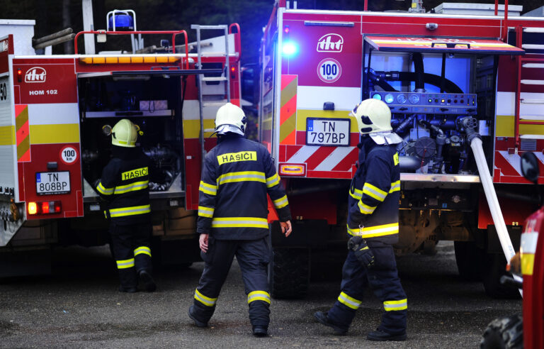 Pri požiari skladu v Maduniciach vznikla škoda vo výške 1,5 milióna eur
