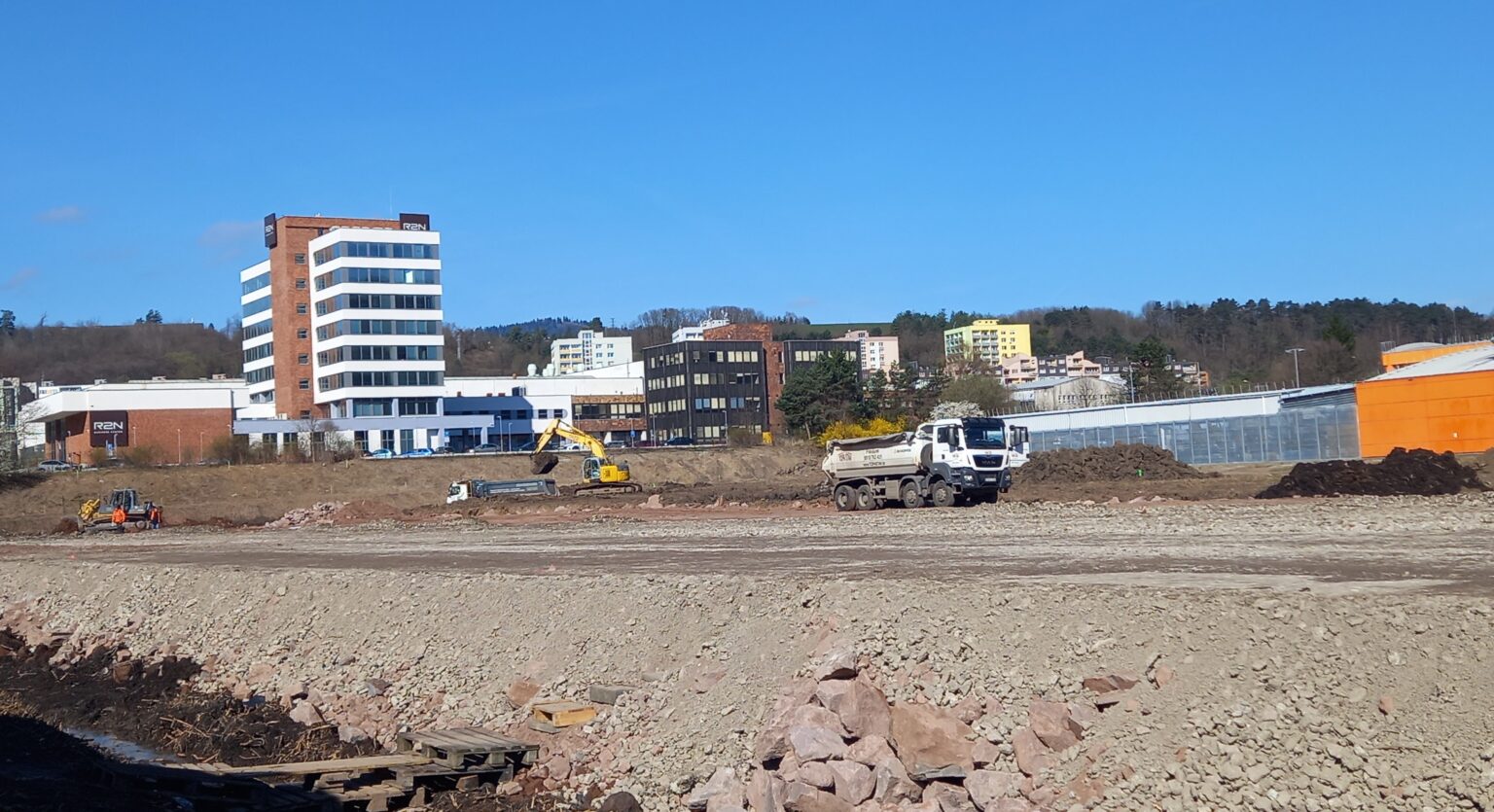 Obchodné centrum stavajú na Zvolenskej ceste. Foto: Mário Kaprálik
