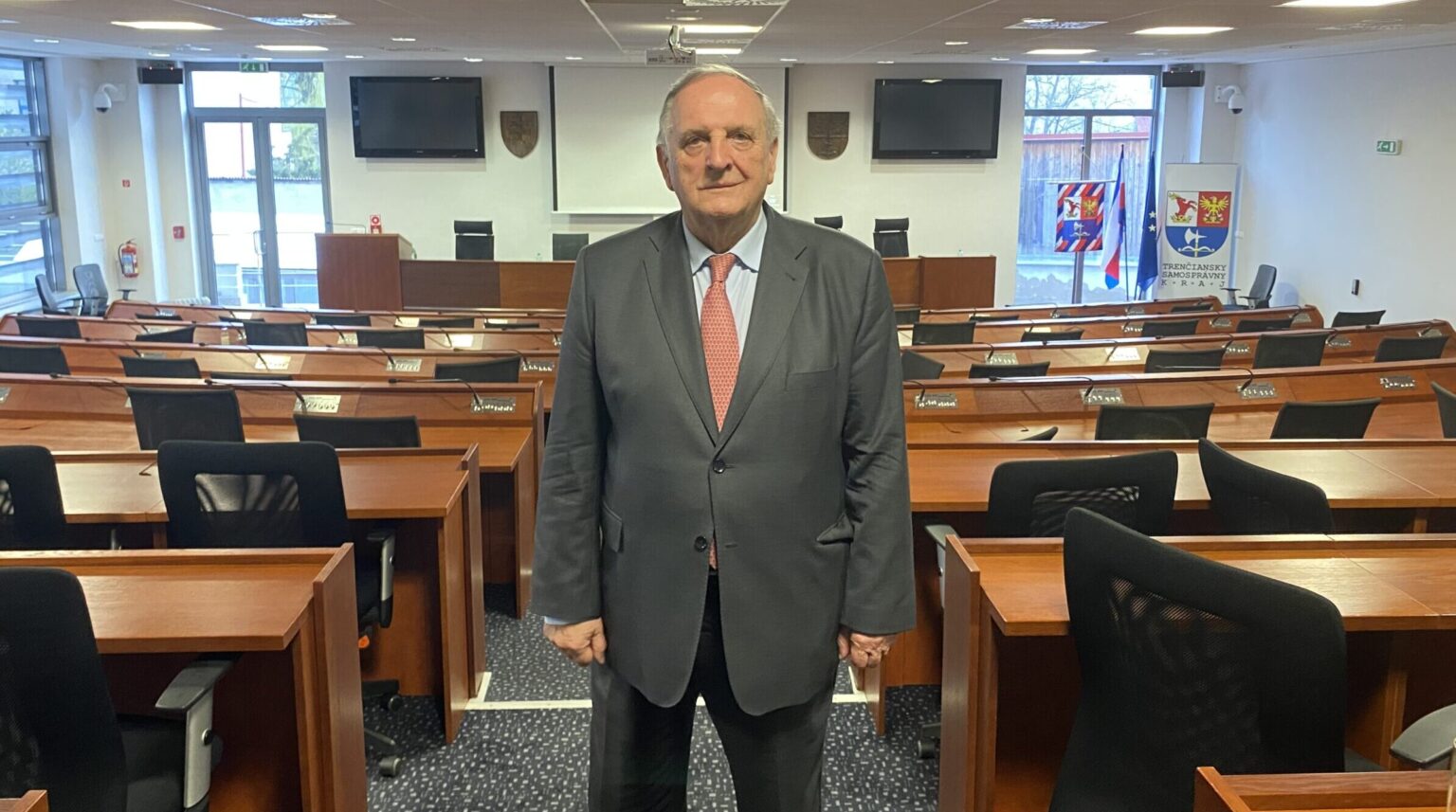 Znížme byrokraciu a nechajme ľudí pracovať, vyhlásil Peter Mihók. Foto: Trenčiansky Štandard