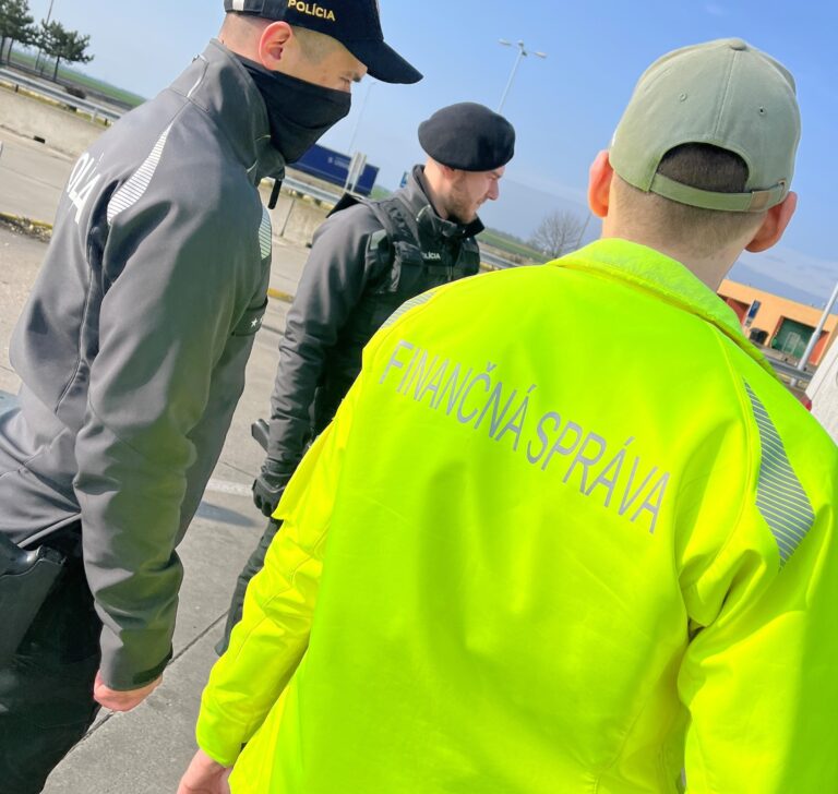 Tkačik končí vo vedení Kriminálneho úradu, SME píše o napätí a Bödörovi