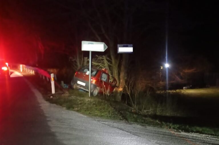 Ďalšia tragická nehoda na ceste má na svedomí život. Foto: Polícia SR - Trenčiansky kraj/Facebook
