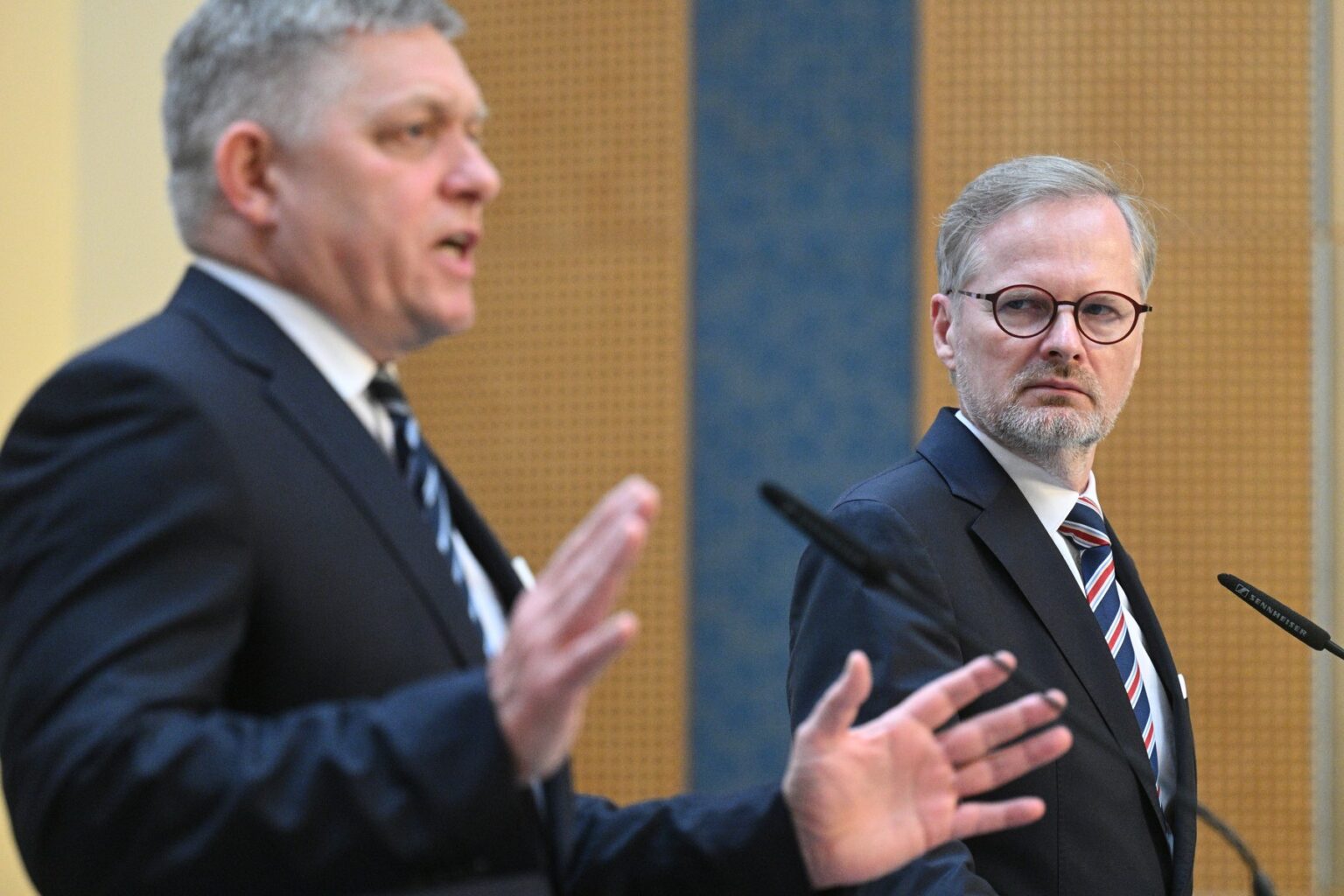 Robert Fico a Petr Fiala. Foto: Profimedia.sk
