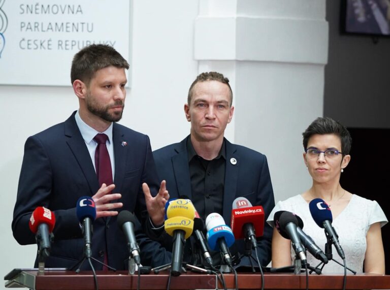 Zľava Michal Šimečka, Ivan Bartoš a Olga Richterová. Zdroj: Michal Šimečka/FB