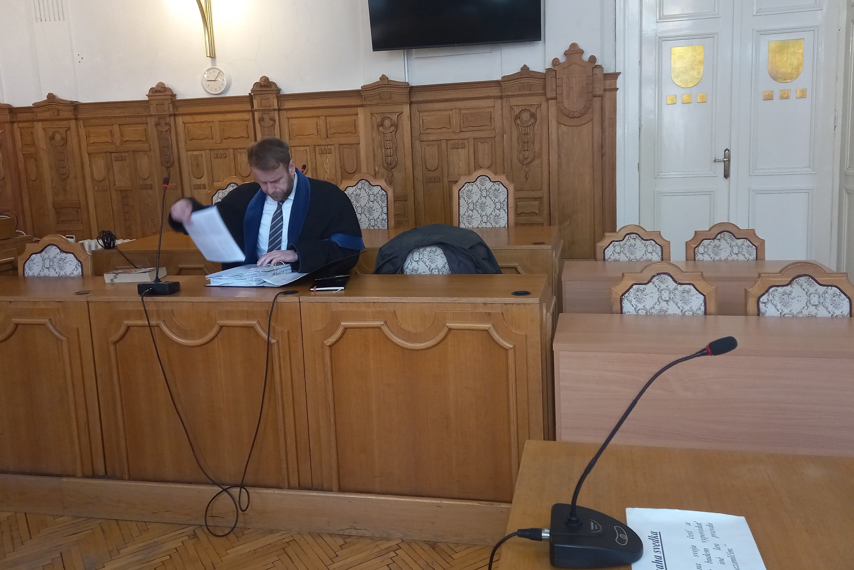 Hlavné pojednávanie s Jánom Slotom odročili. Exšéfa národniarov hospitalizovali v nemocnici